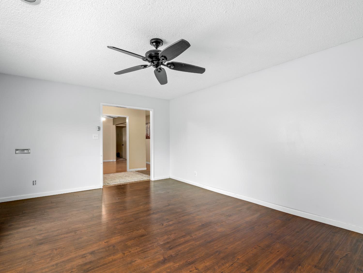 525 E Vartikian Ave, Fresno, CA 93710