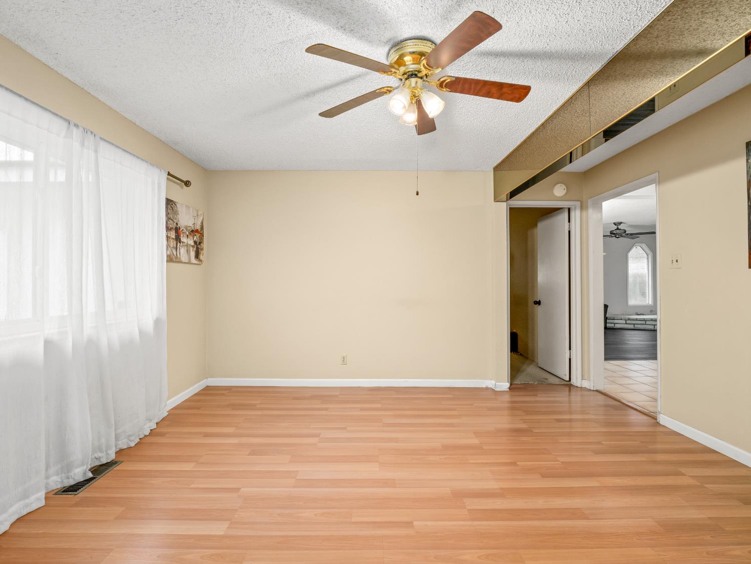 525 E Vartikian Ave, Fresno, CA 93710