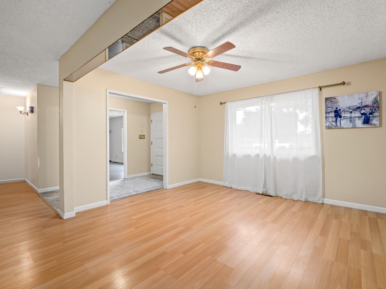 525 E Vartikian Ave, Fresno, CA 93710