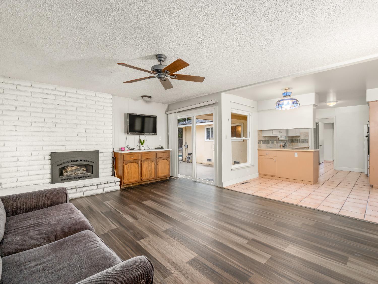 525 E Vartikian Ave, Fresno, CA 93710