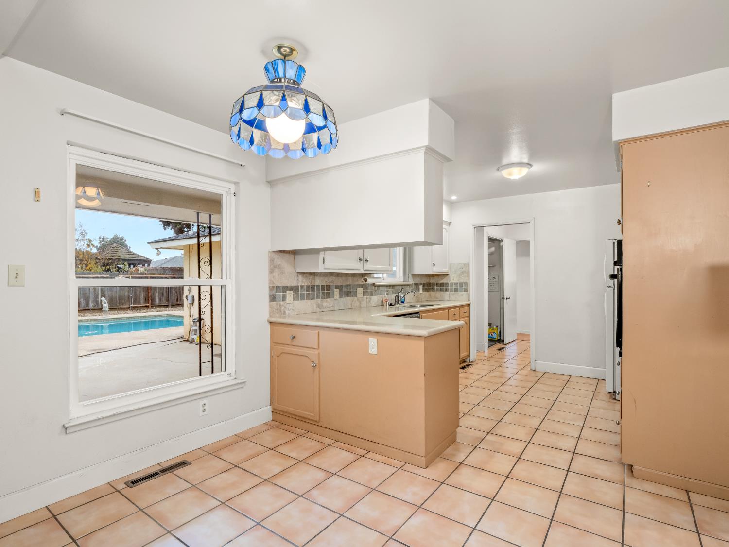 525 E Vartikian Ave, Fresno, CA 93710