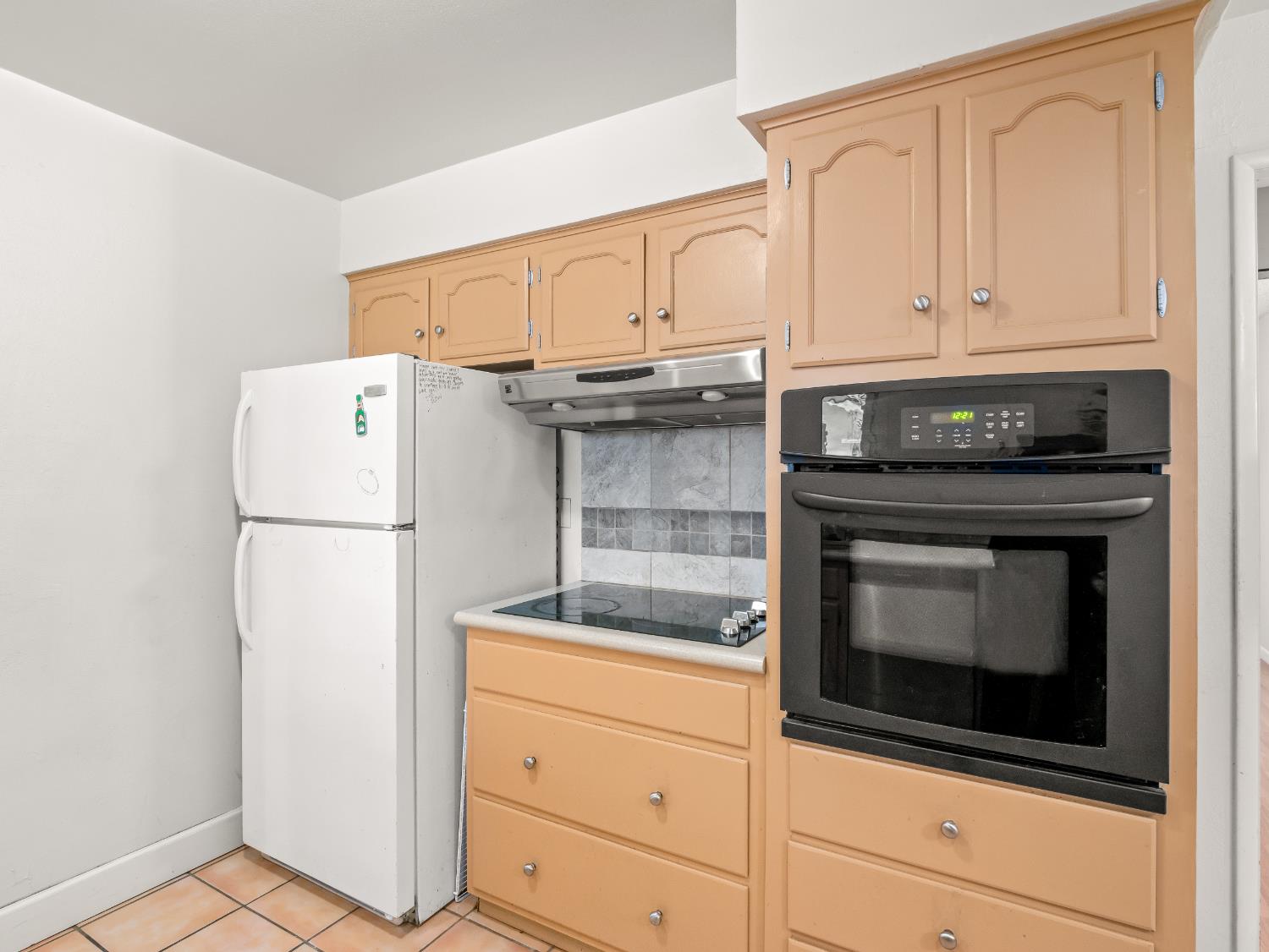 525 E Vartikian Ave, Fresno, CA 93710