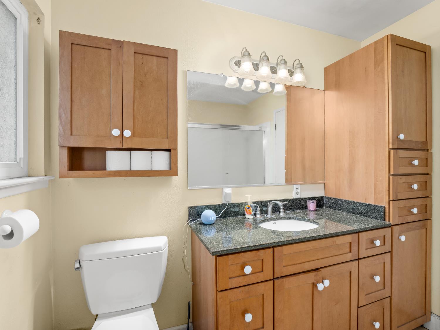 525 E Vartikian Ave, Fresno, CA 93710