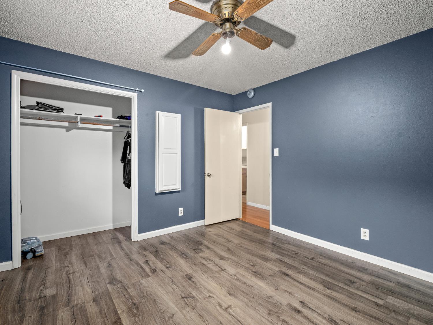 525 E Vartikian Ave, Fresno, CA 93710