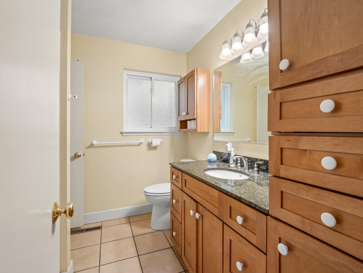 525 E Vartikian Ave, Fresno, CA 93710