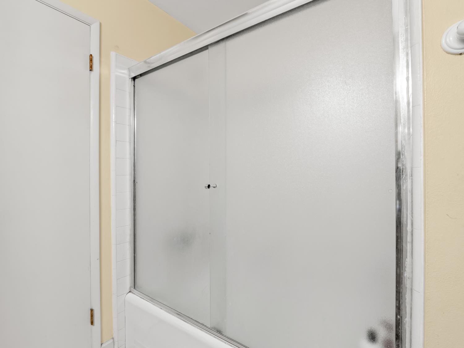 525 E Vartikian Ave, Fresno, CA 93710
