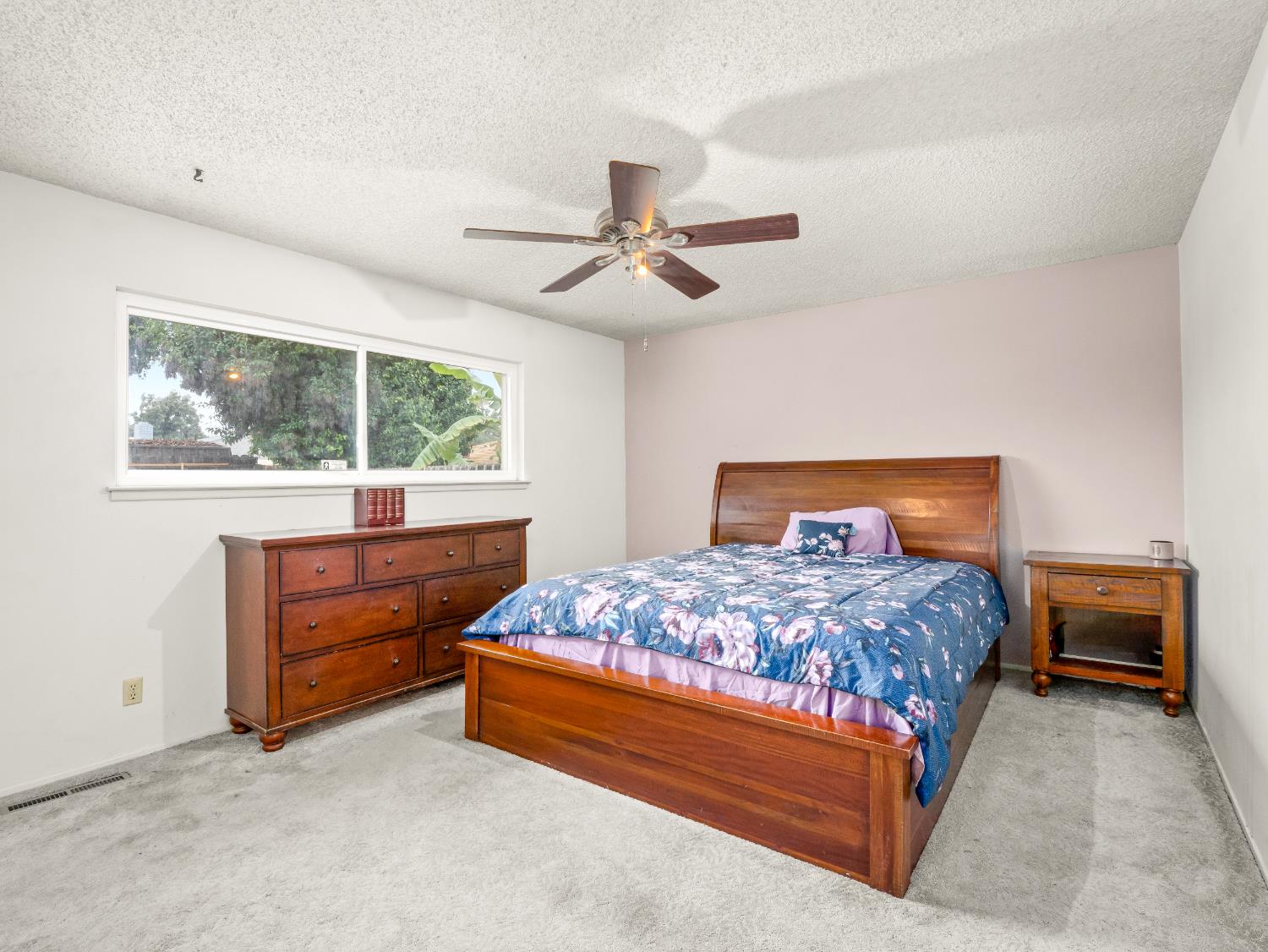 525 E Vartikian Ave, Fresno, CA 93710