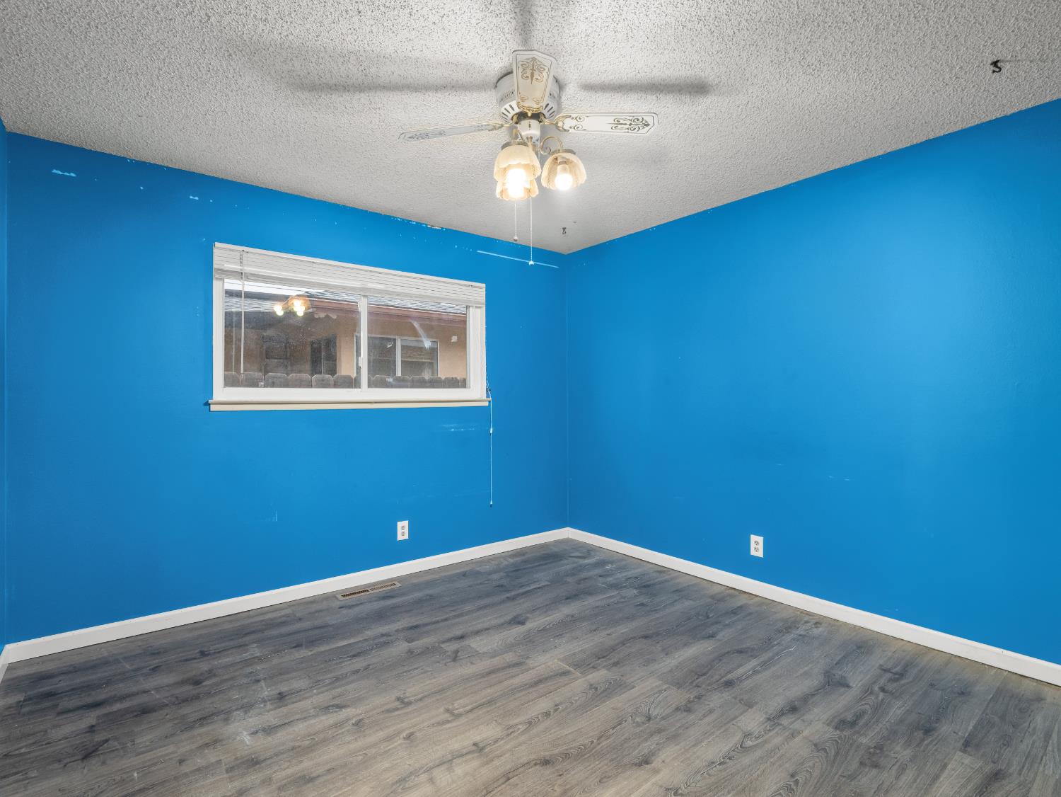 525 E Vartikian Ave, Fresno, CA 93710