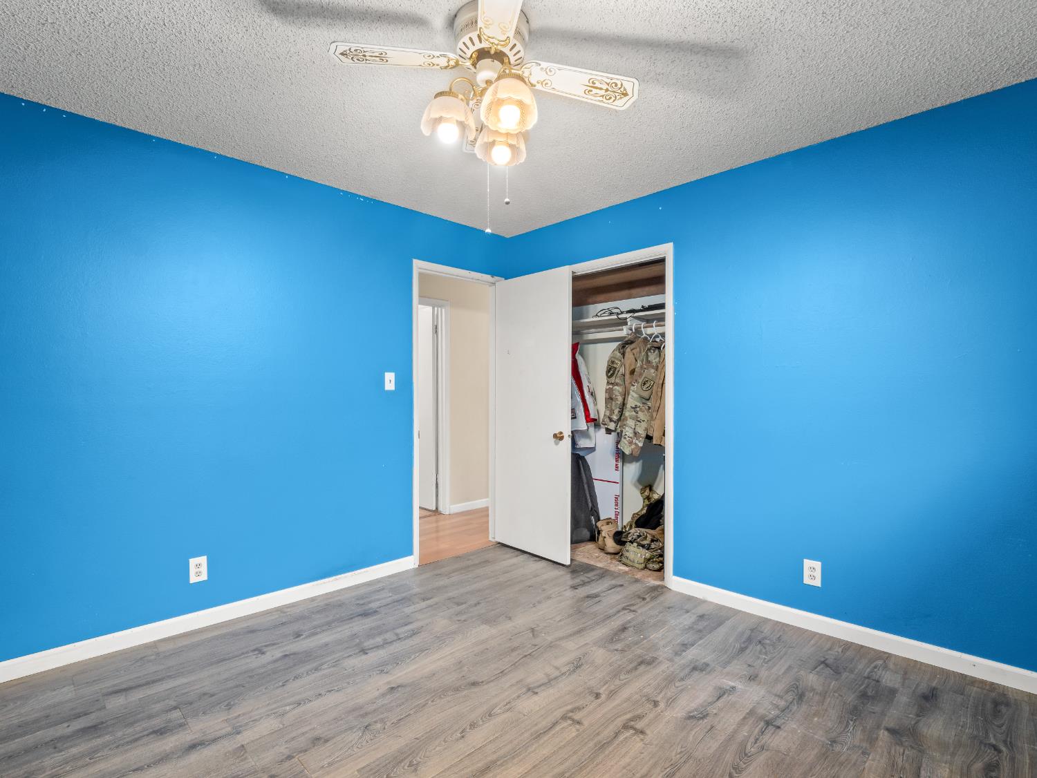 525 E Vartikian Ave, Fresno, CA 93710
