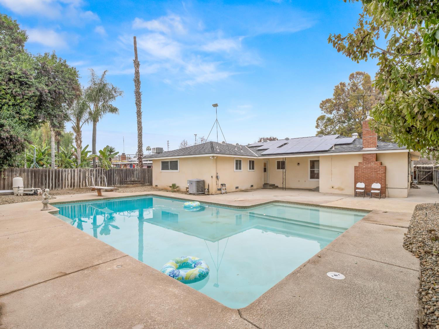 525 E Vartikian Ave, Fresno, CA 93710