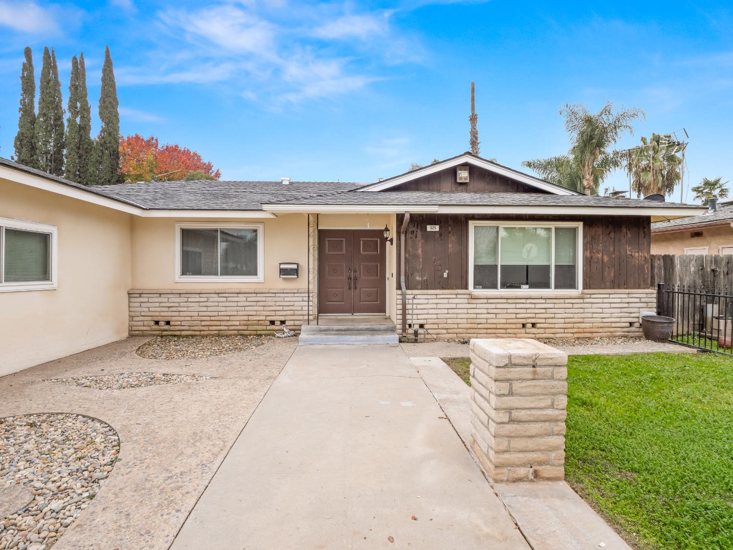 525 E Vartikian Ave, Fresno, CA 93710