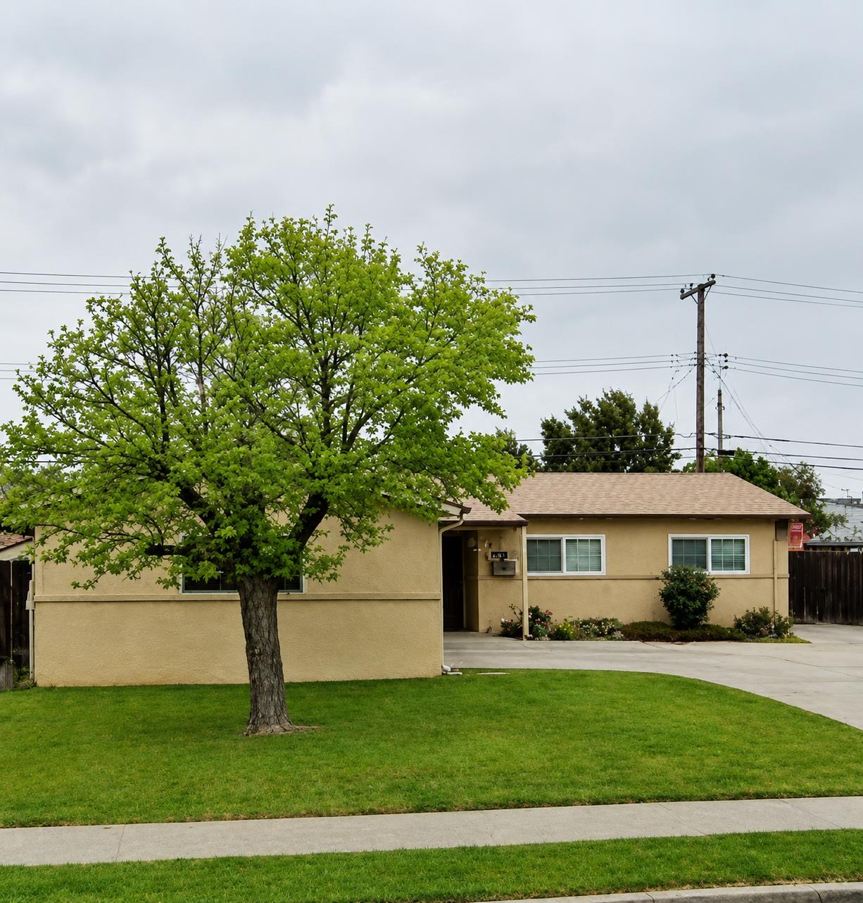 1116 Lassen Dr, Hanford, CA 93230