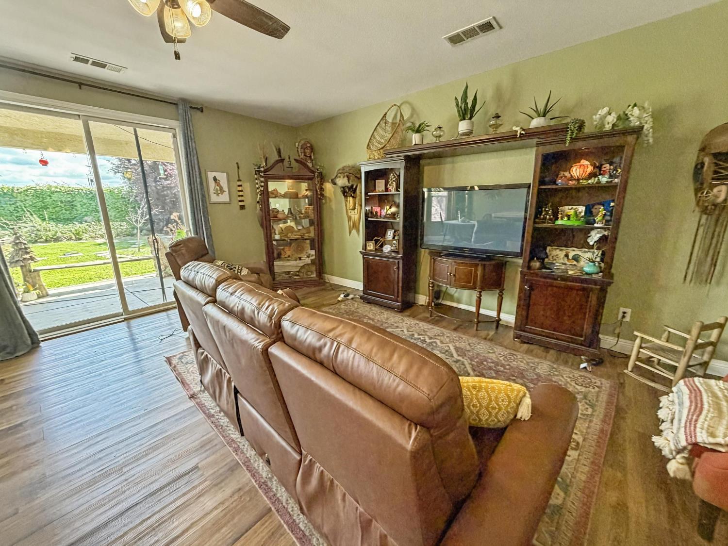2811 Walton Ave, Sanger, CA 93657