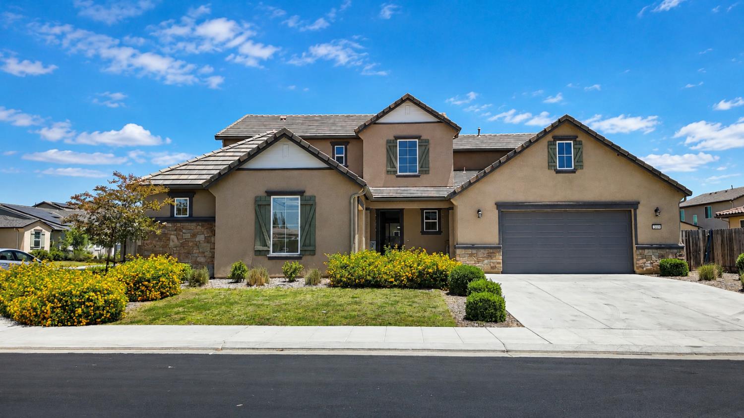 2698 N Arroyo Ave, Fresno, CA 93727