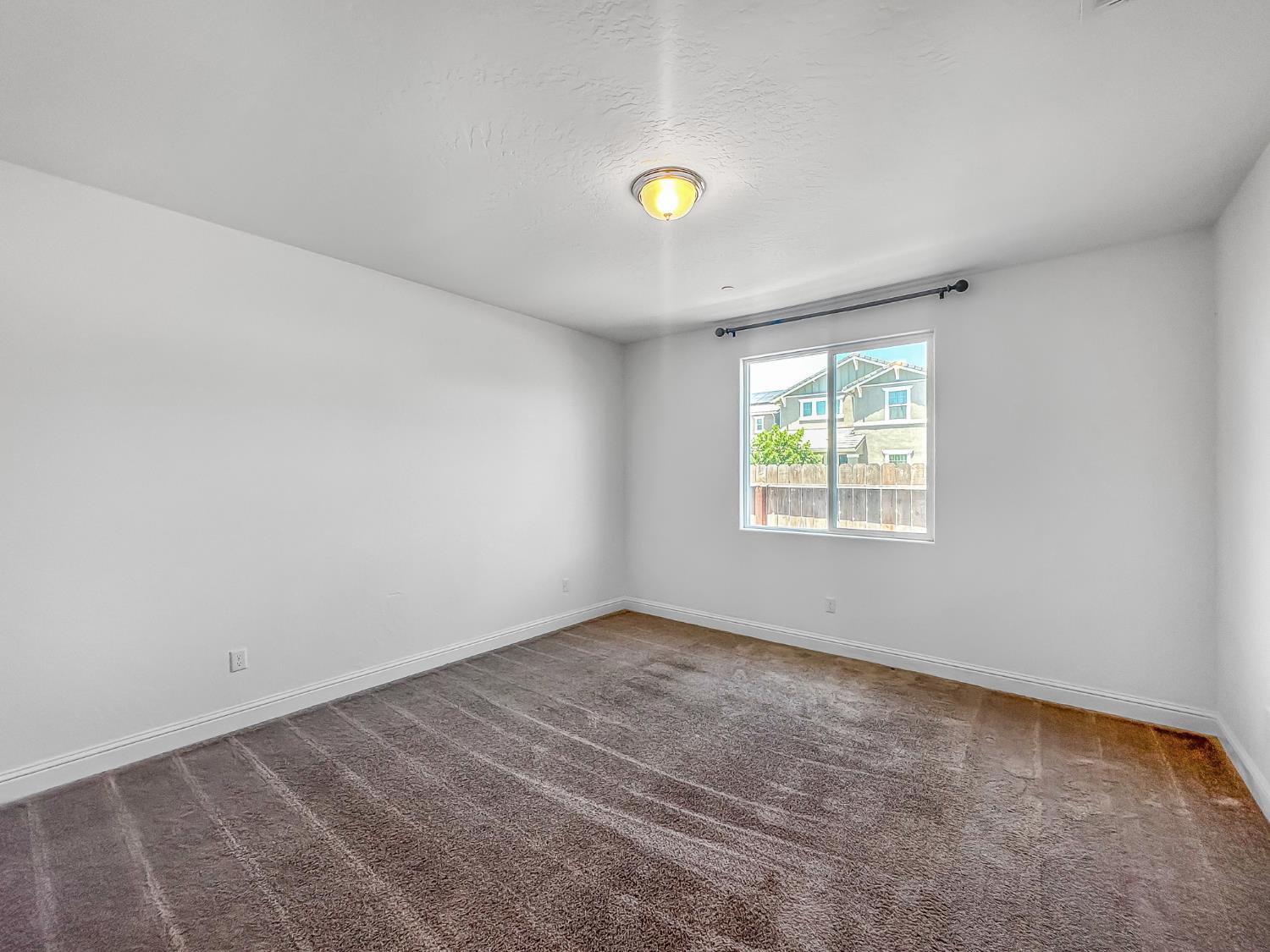 2698 N Arroyo Ave, Fresno, CA 93727