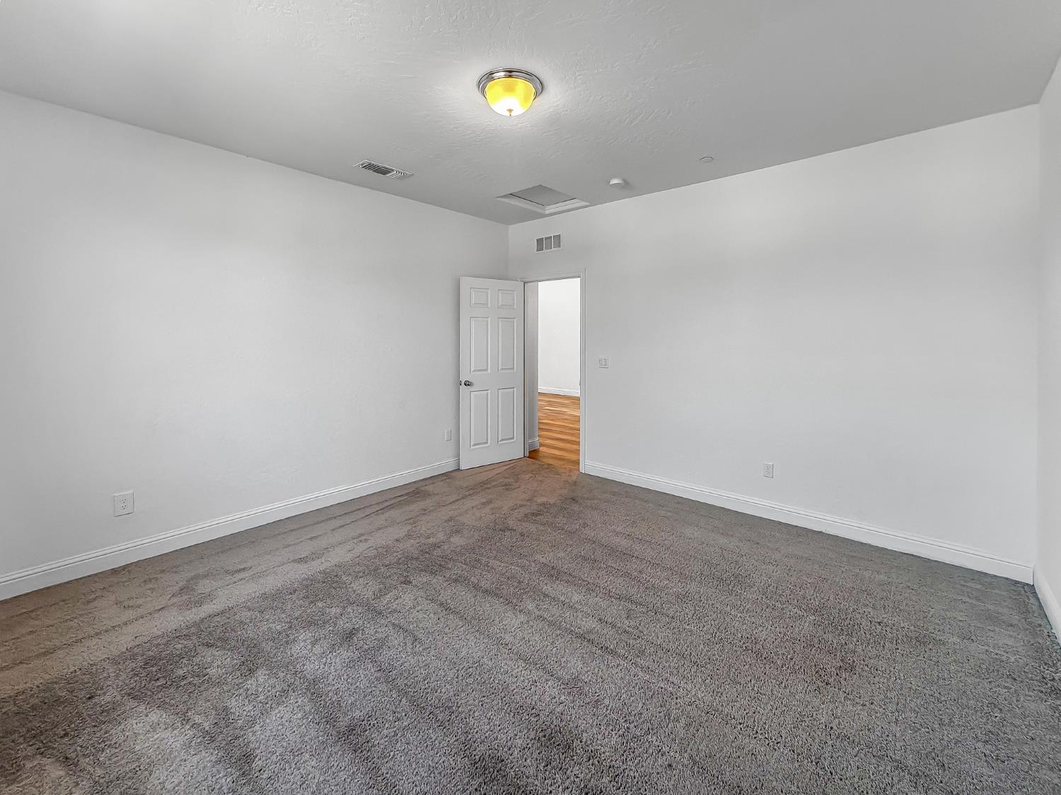 2698 N Arroyo Ave, Fresno, CA 93727