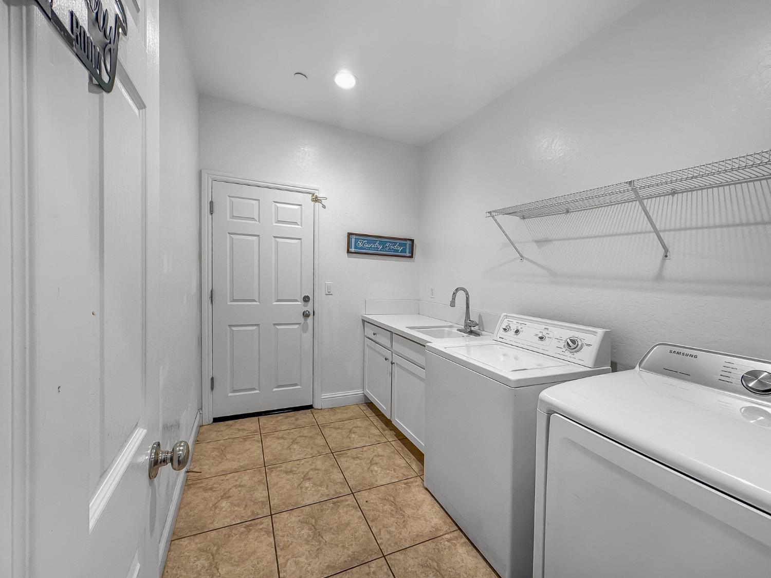 2698 N Arroyo Ave, Fresno, CA 93727