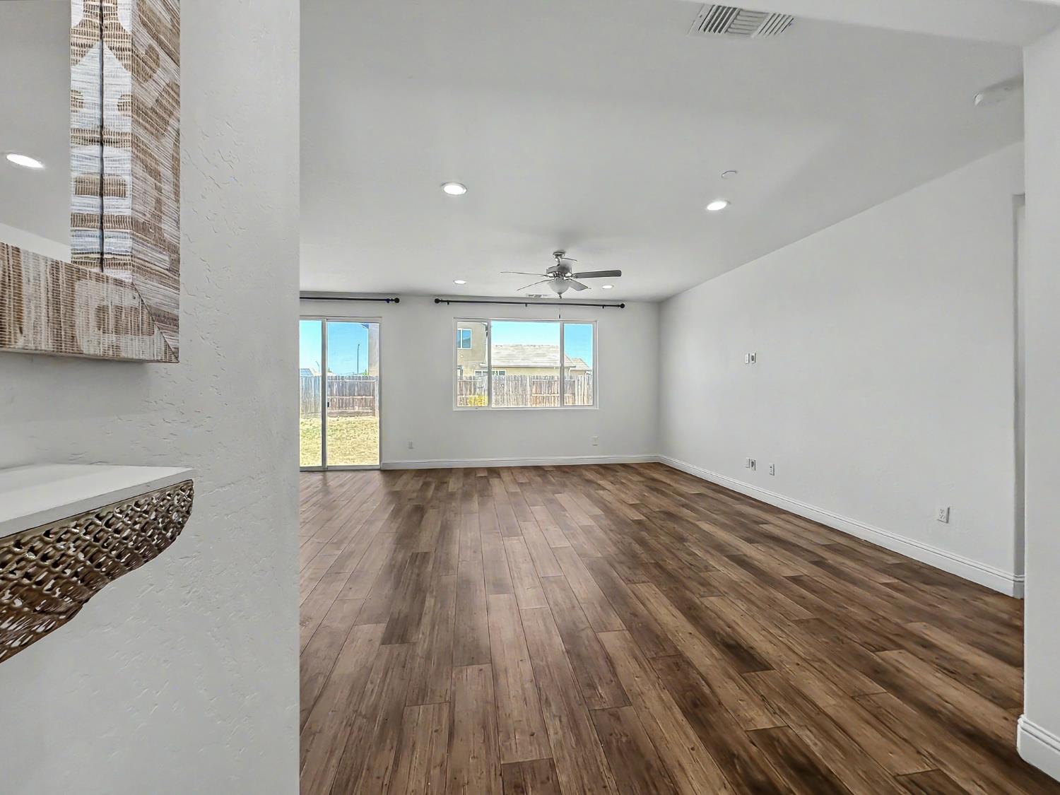 2698 N Arroyo Ave, Fresno, CA 93727