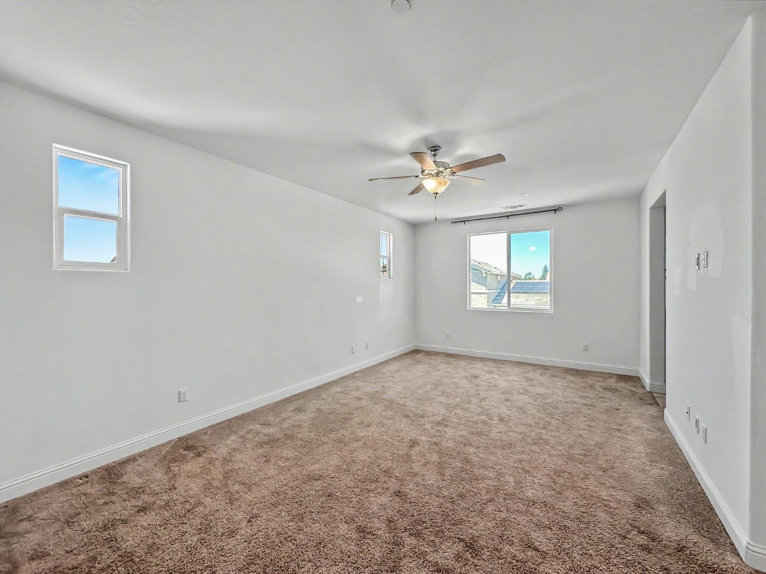 2698 N Arroyo Ave, Fresno, CA 93727
