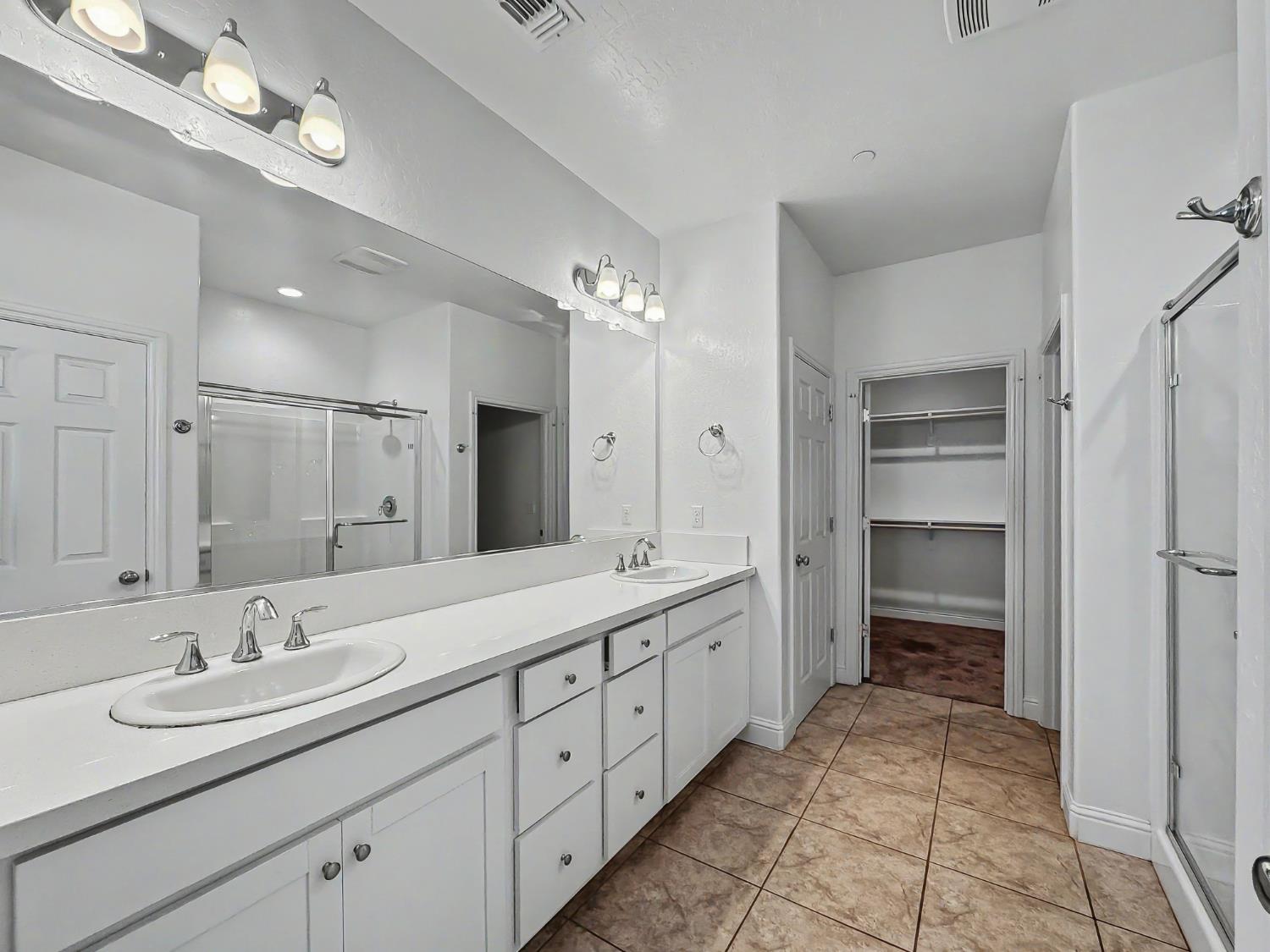 2698 N Arroyo Ave, Fresno, CA 93727