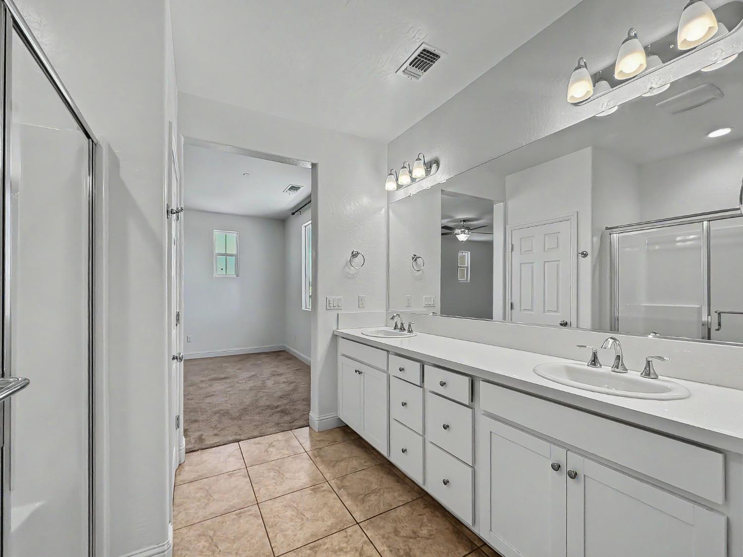 2698 N Arroyo Ave, Fresno, CA 93727
