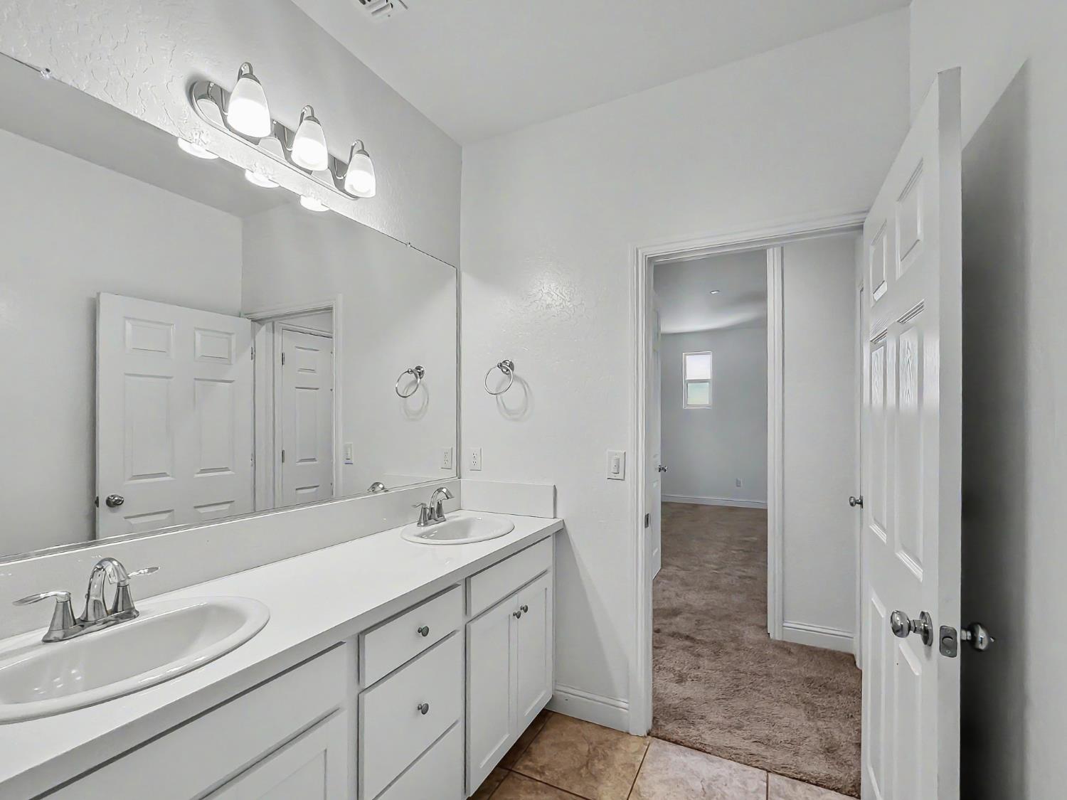 2698 N Arroyo Ave, Fresno, CA 93727