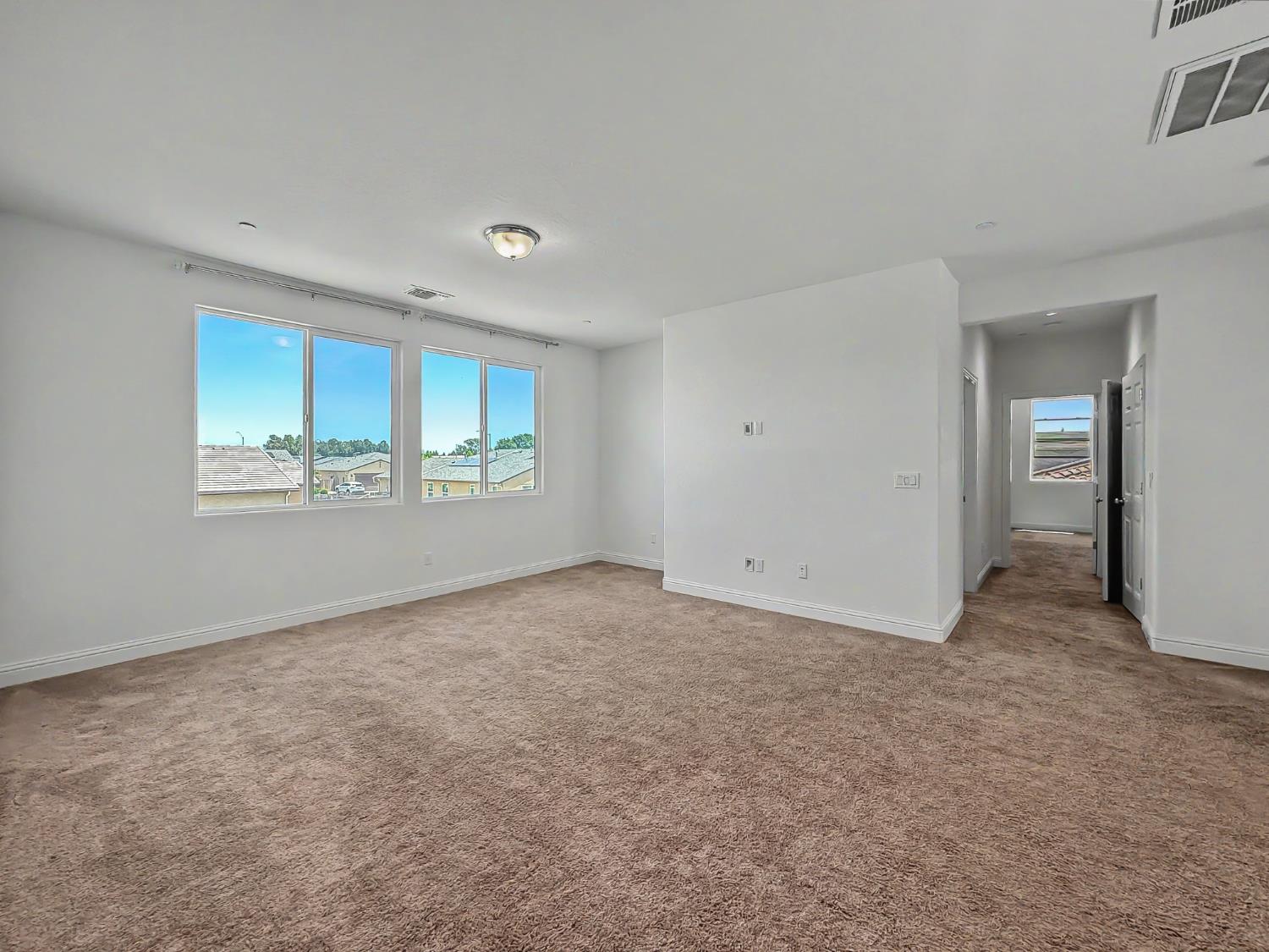 2698 N Arroyo Ave, Fresno, CA 93727