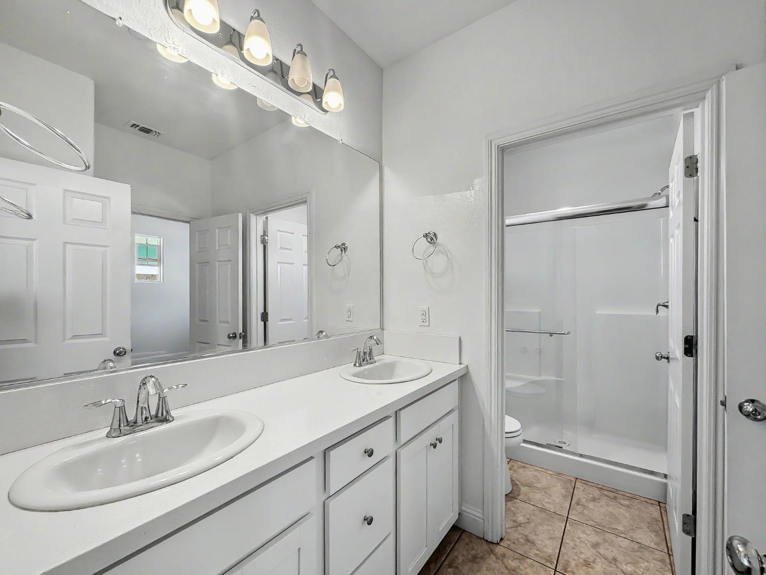 2698 N Arroyo Ave, Fresno, CA 93727