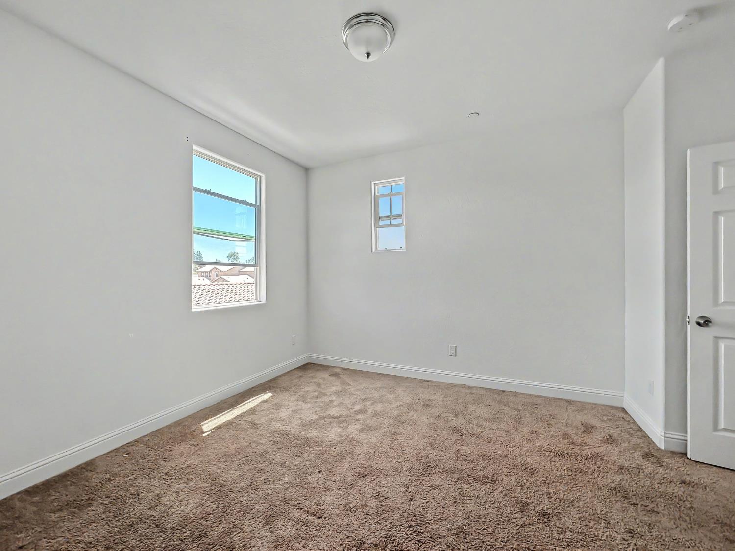 2698 N Arroyo Ave, Fresno, CA 93727