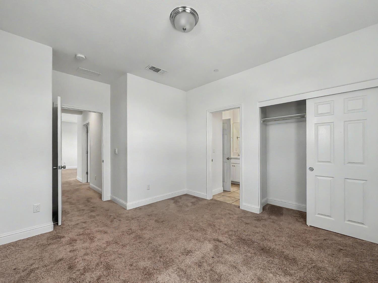 2698 N Arroyo Ave, Fresno, CA 93727