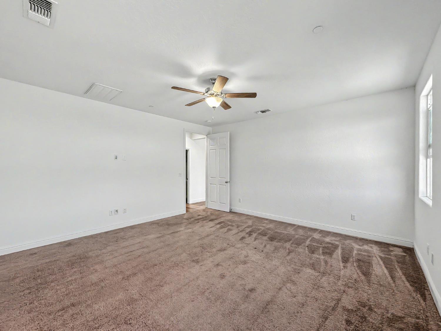 2698 N Arroyo Ave, Fresno, CA 93727