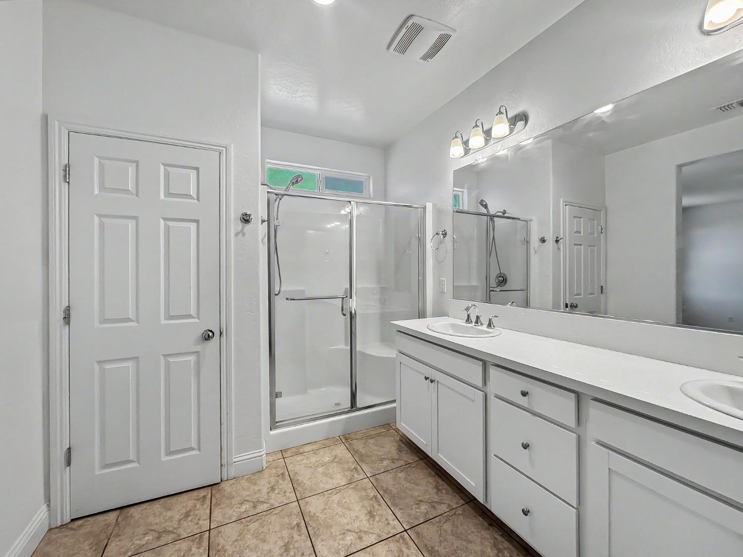 2698 N Arroyo Ave, Fresno, CA 93727