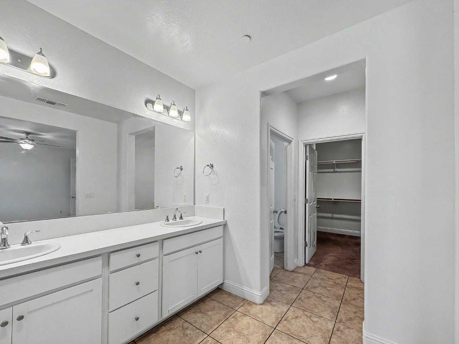 2698 N Arroyo Ave, Fresno, CA 93727