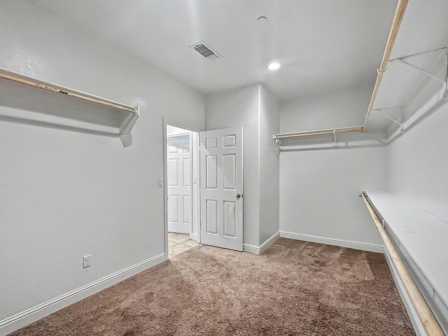 2698 N Arroyo Ave, Fresno, CA 93727