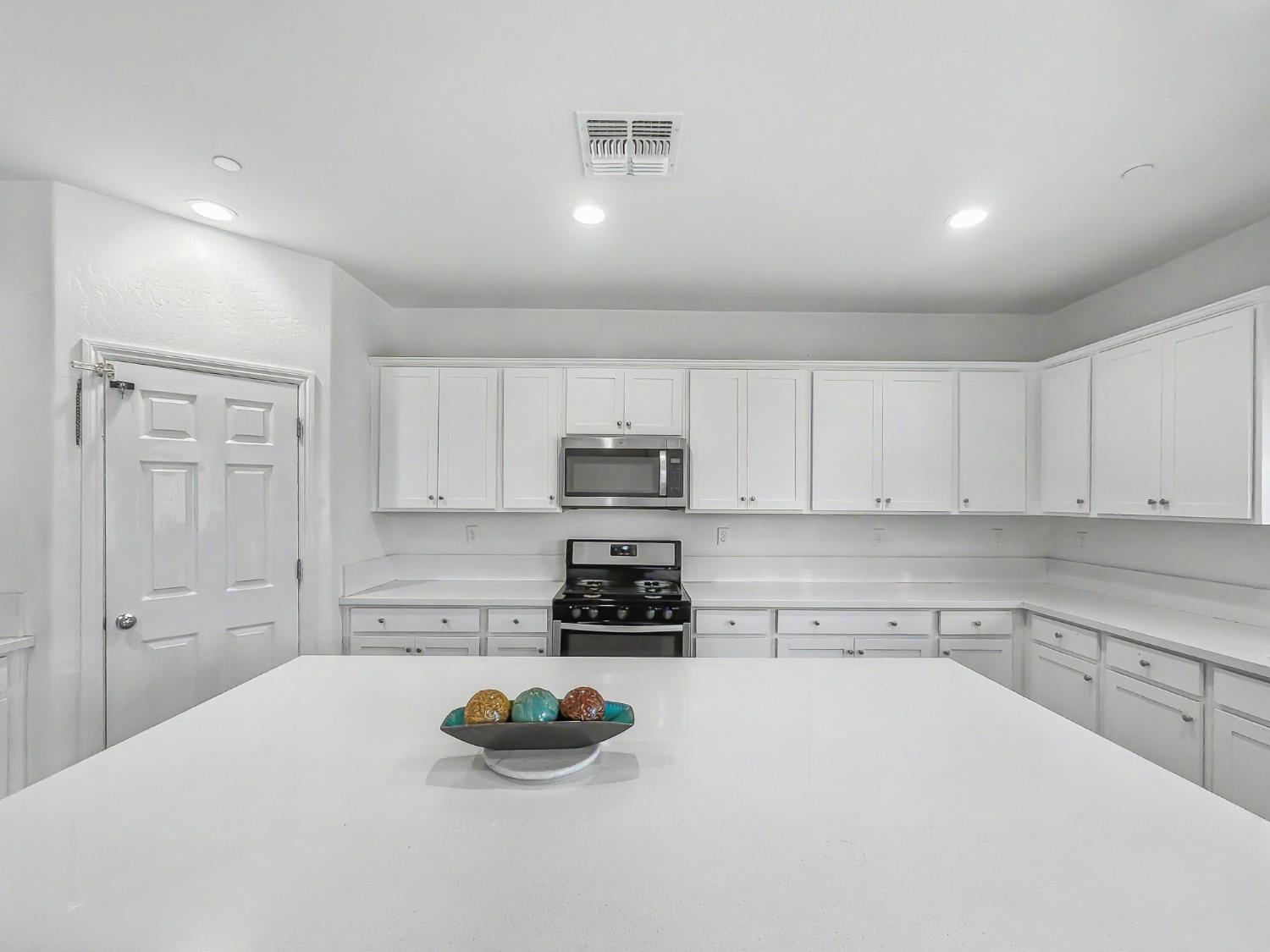 2698 N Arroyo Ave, Fresno, CA 93727
