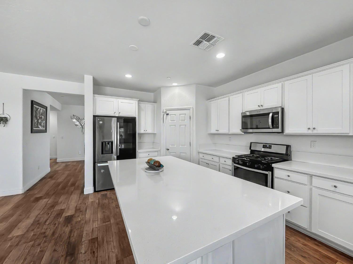 2698 N Arroyo Ave, Fresno, CA 93727