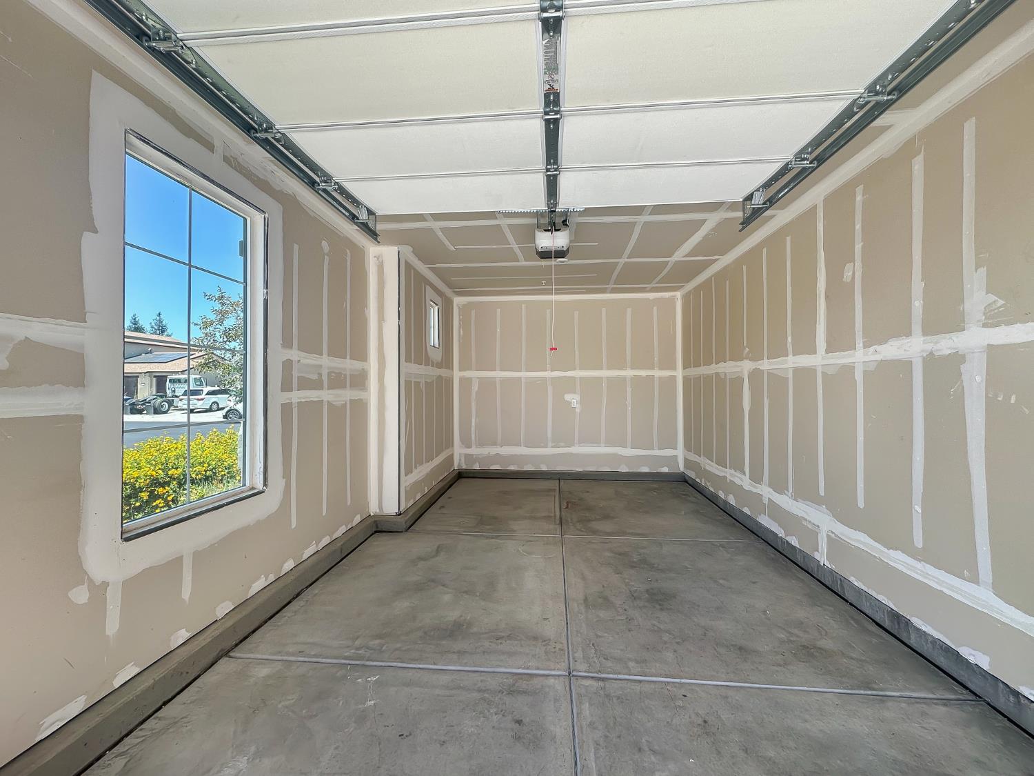 2698 N Arroyo Ave, Fresno, CA 93727