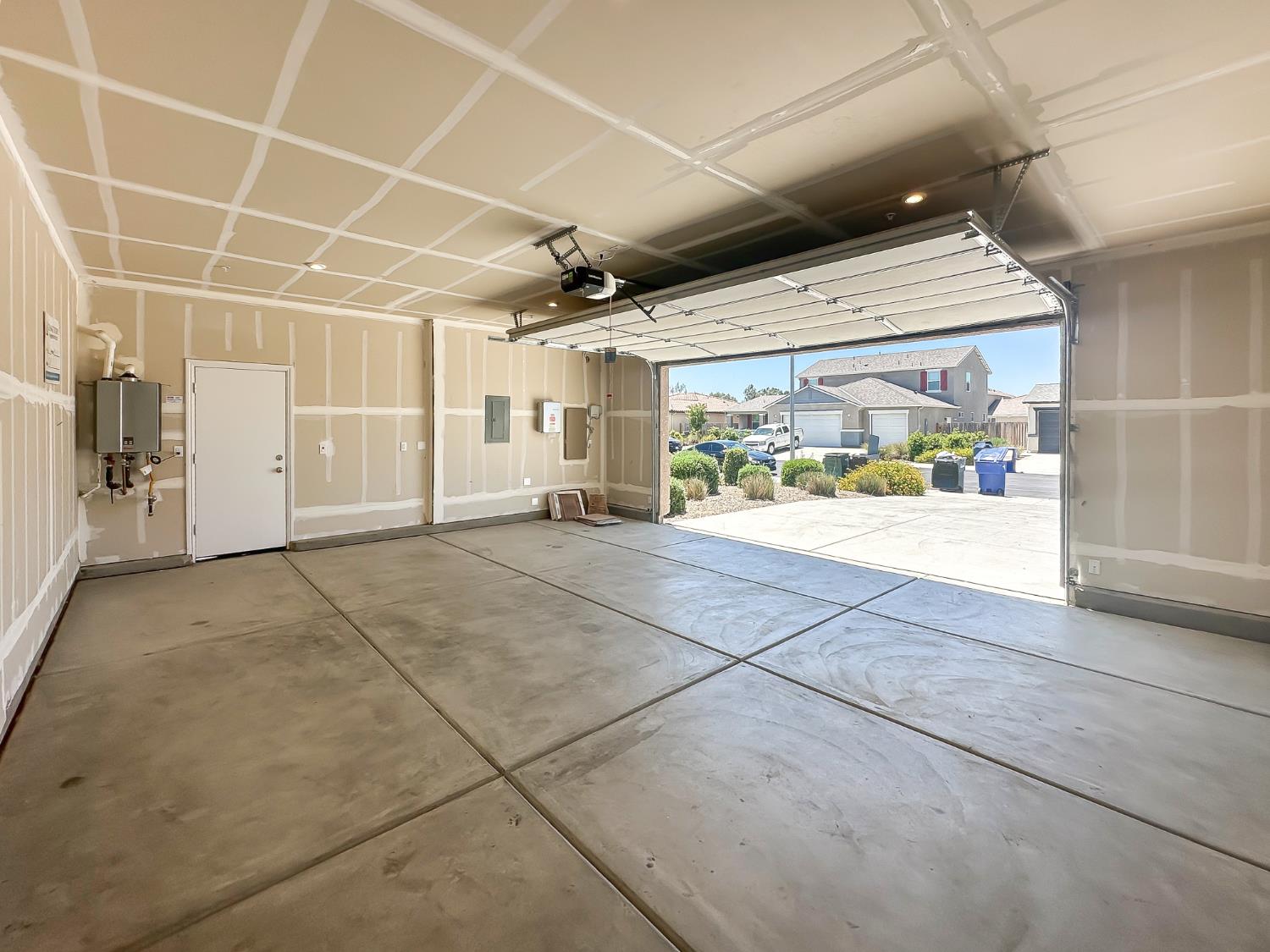 2698 N Arroyo Ave, Fresno, CA 93727