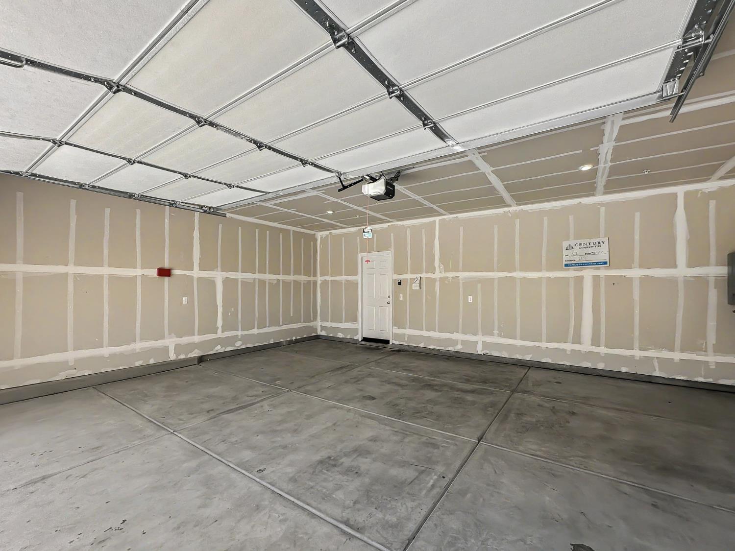 2698 N Arroyo Ave, Fresno, CA 93727