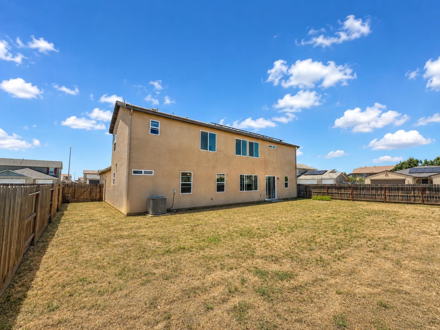 2698 N Arroyo Ave, Fresno, CA 93727