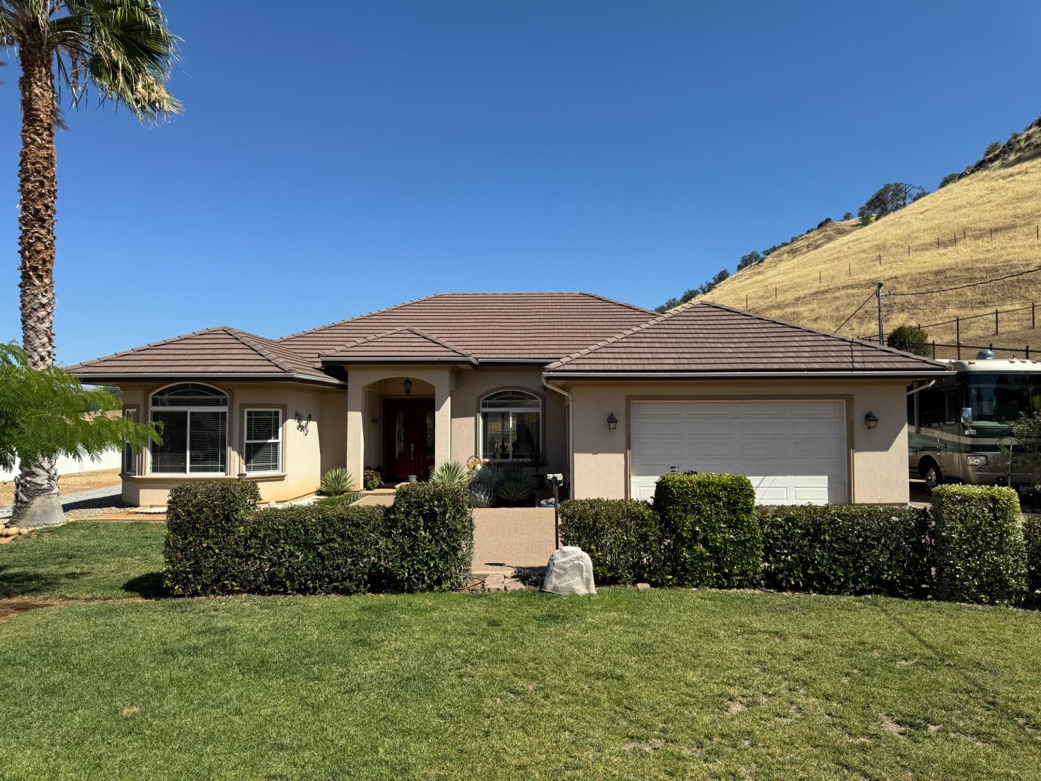 6276 Hilltop Dr, Sanger, CA 93657