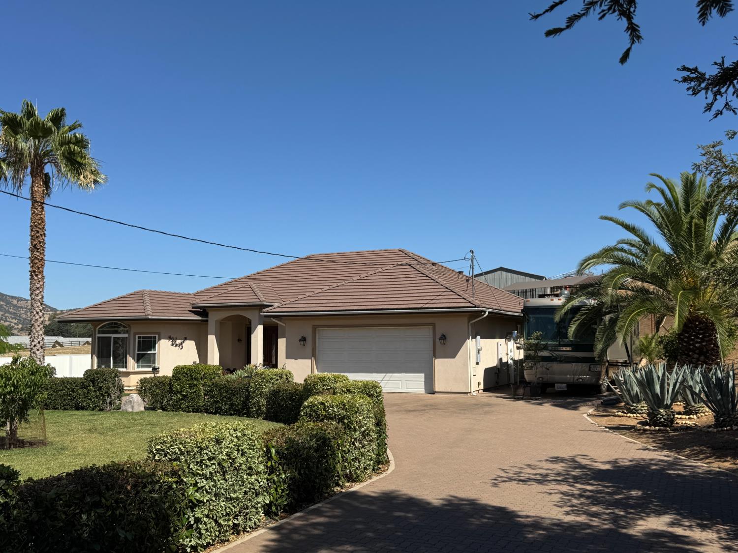6276 Hilltop Dr, Sanger, CA 93657