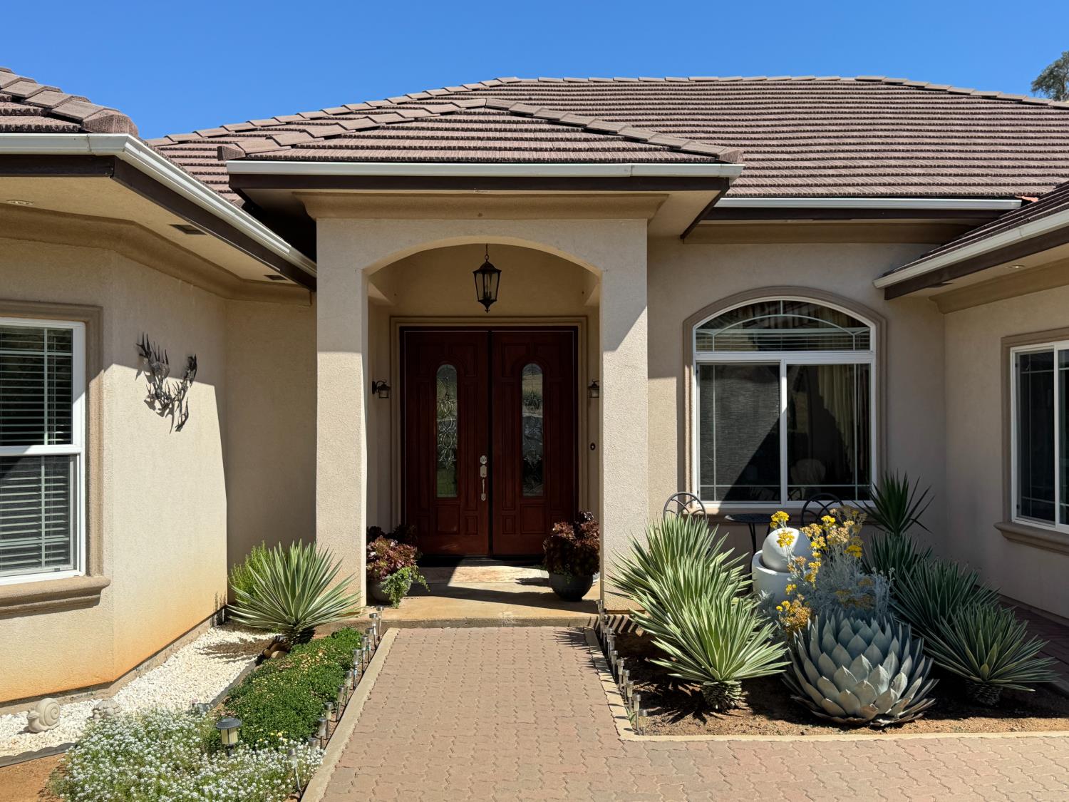 6276 Hilltop Dr, Sanger, CA 93657