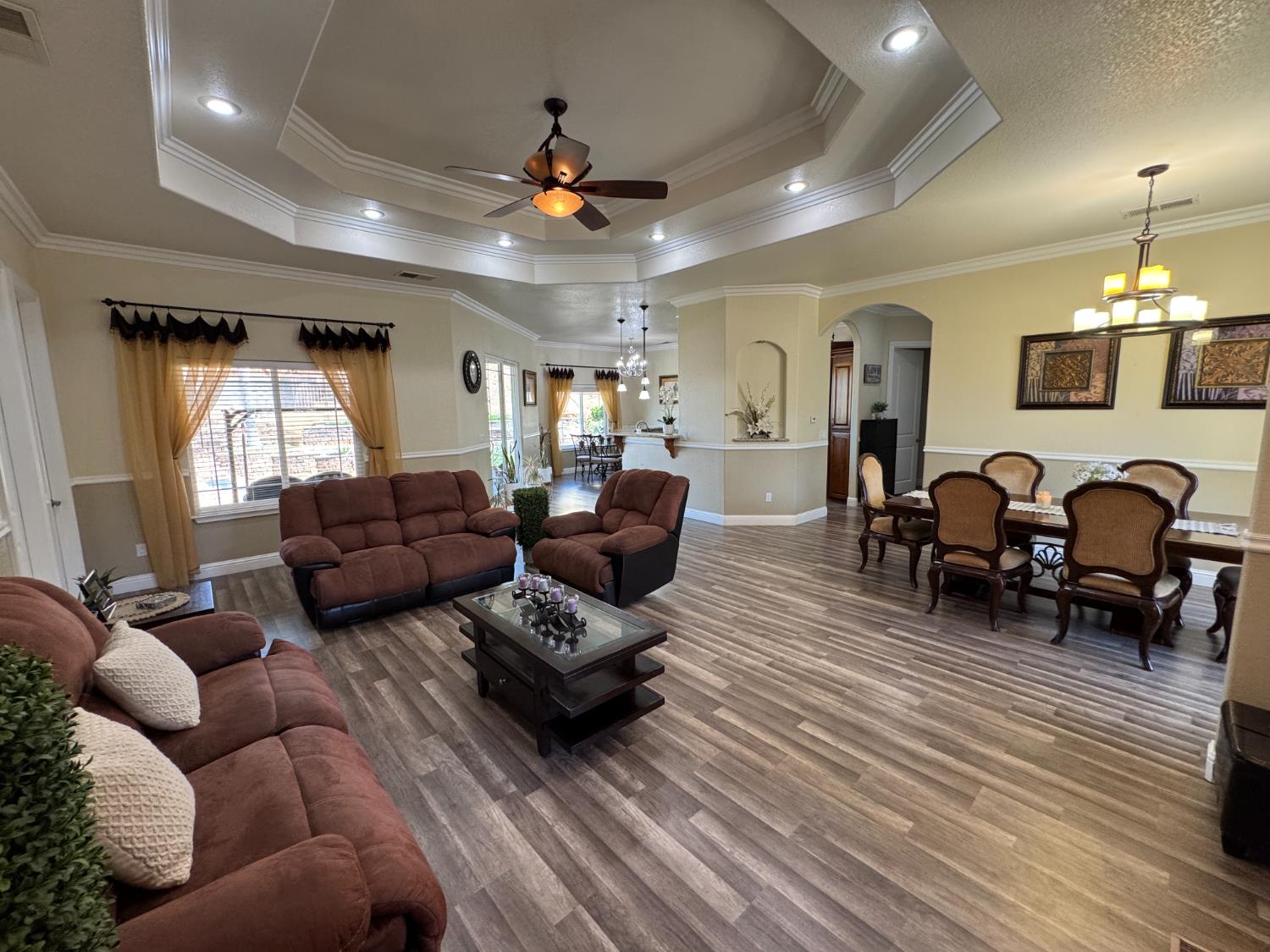 6276 Hilltop Dr, Sanger, CA 93657