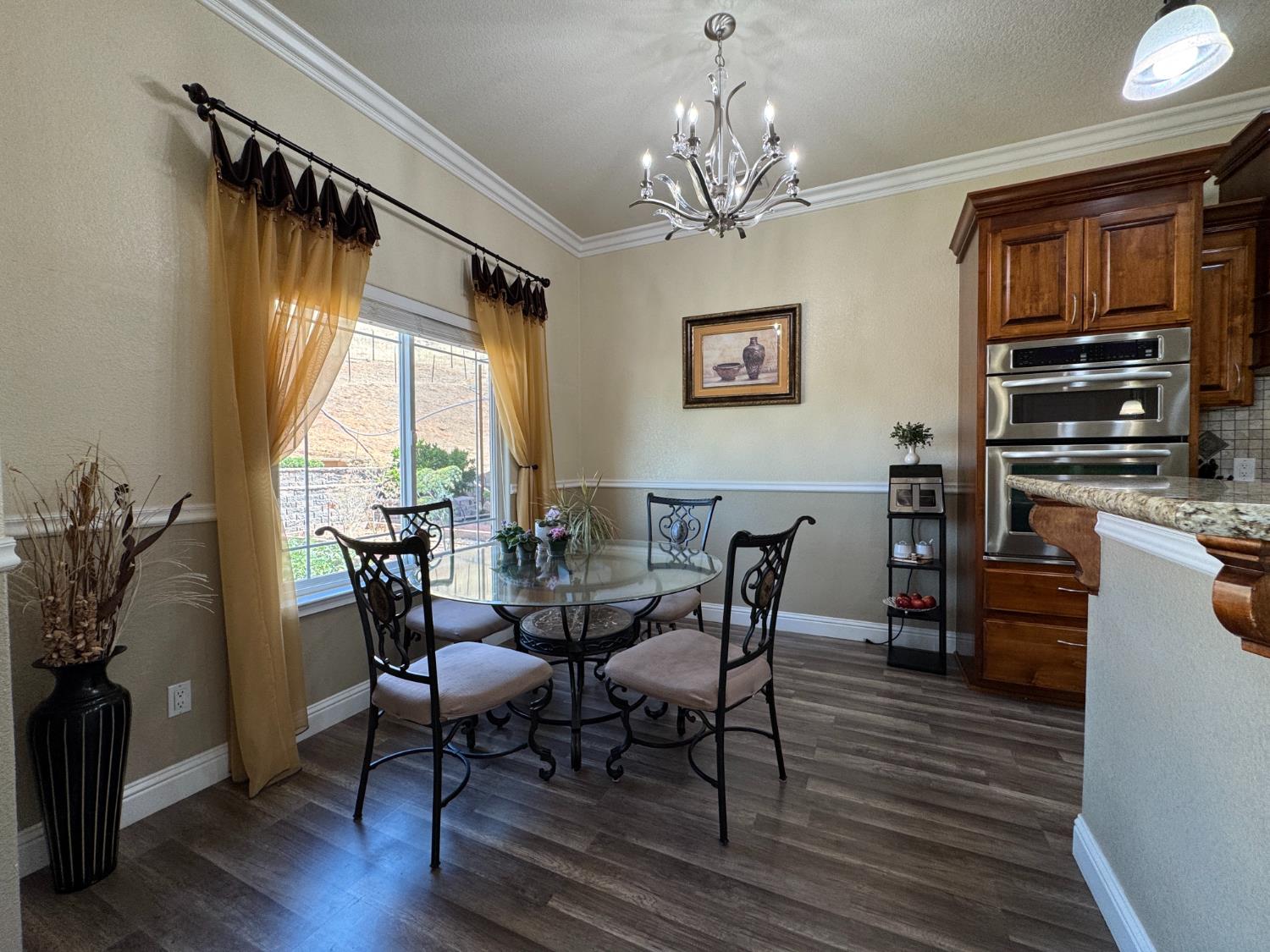 6276 Hilltop Dr, Sanger, CA 93657