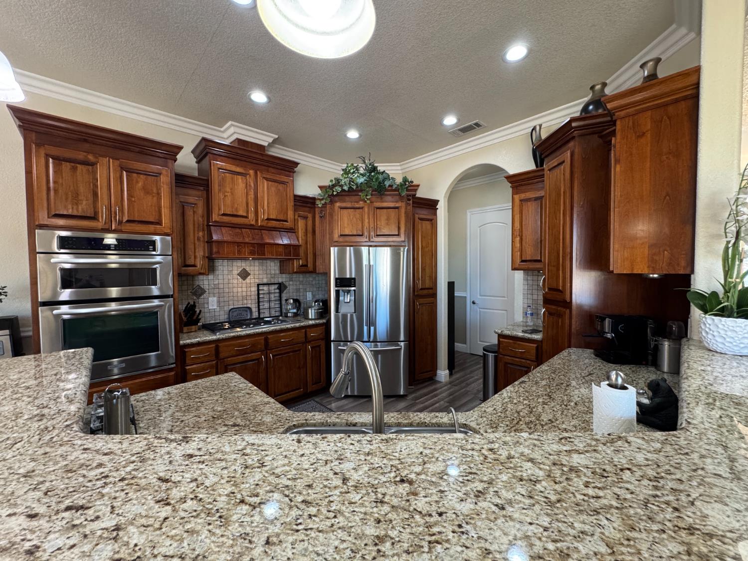 6276 Hilltop Dr, Sanger, CA 93657