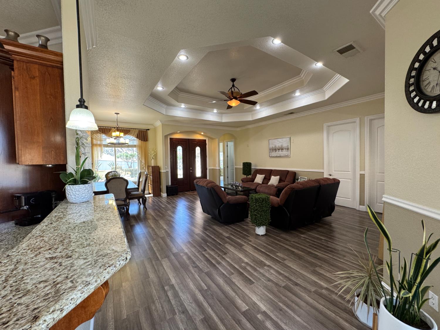 6276 Hilltop Dr, Sanger, CA 93657