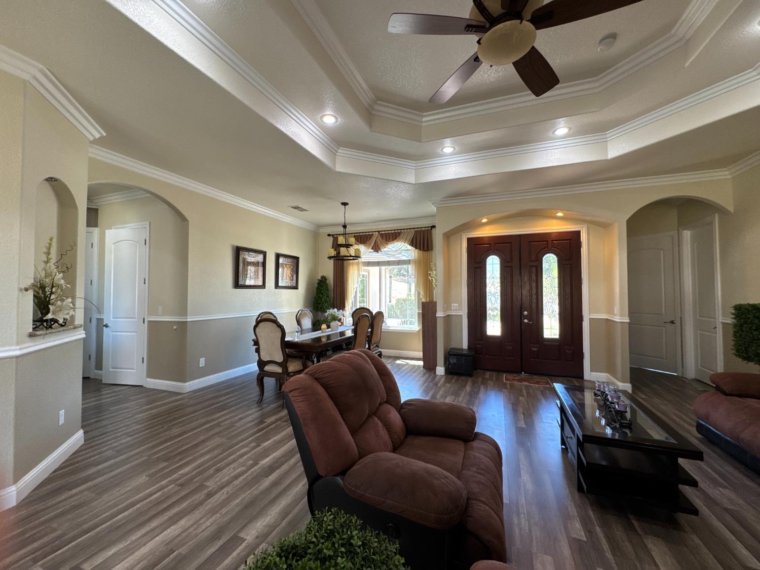 6276 Hilltop Dr, Sanger, CA 93657