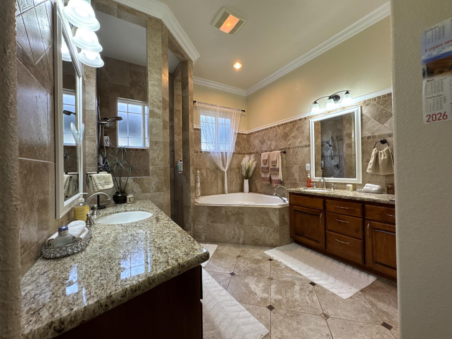 6276 Hilltop Dr, Sanger, CA 93657