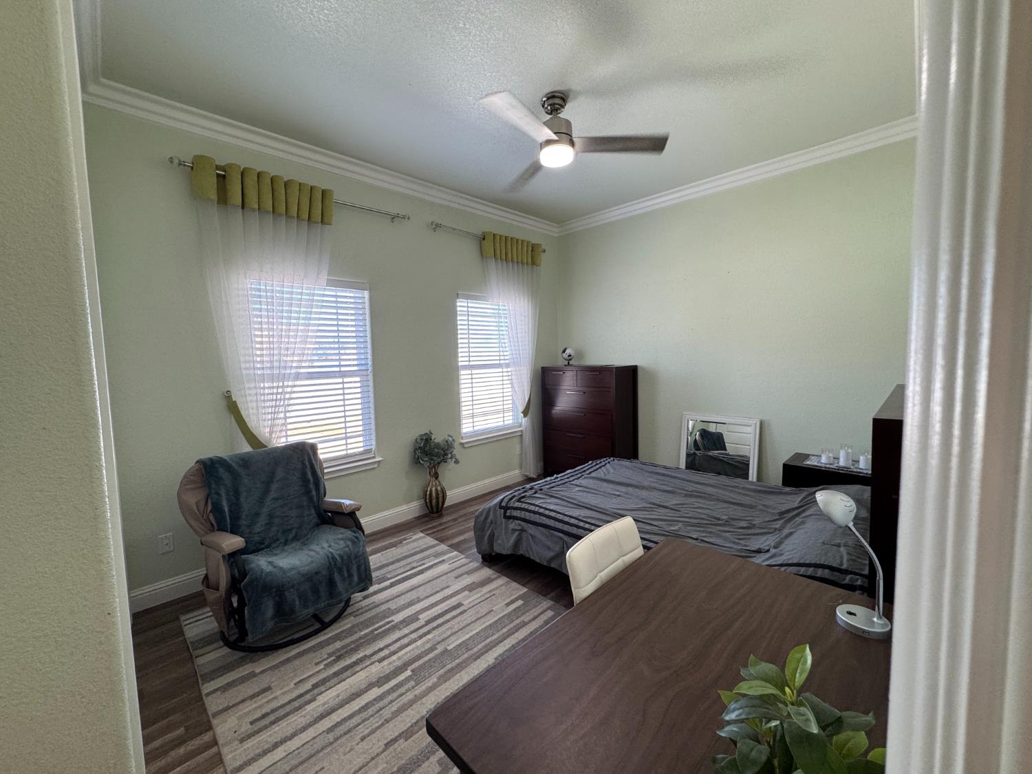 6276 Hilltop Dr, Sanger, CA 93657
